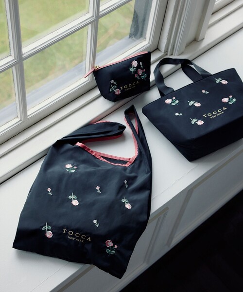 TOCCA(トッカ)の「BOUQUET DE REVE COOLERBAG クーラーバッグ(トートバッグ・レディース・ベージュ系/ネイビー系/ブラック系・F)」の4枚目の写真