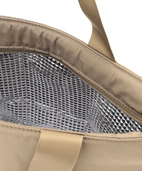 TOCCA(トッカ)の「BOUQUET DE REVE COOLERBAG クーラーバッグ(トートバッグ・レディース・ベージュ系/ネイビー系/ブラック系・F)」の11枚目の写真