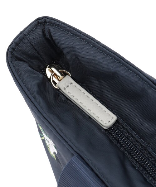 TOCCA(トッカ)の「BOUQUET DE REVE COOLERBAG クーラーバッグ(トートバッグ・レディース・ベージュ系/ネイビー系/ブラック系・F)」の13枚目の写真