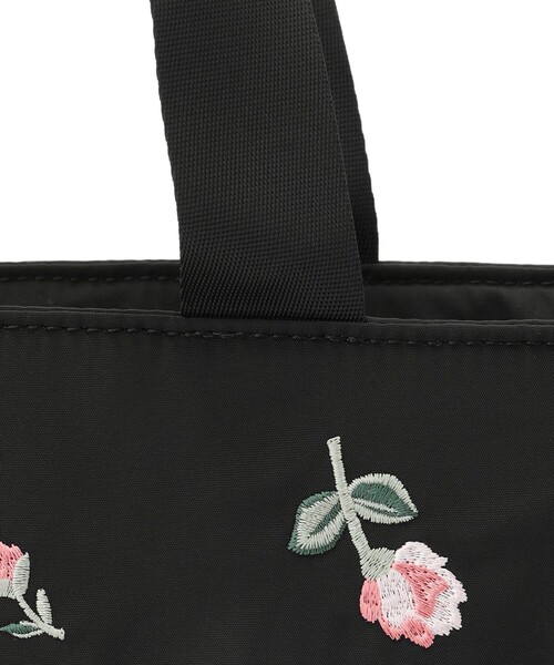 TOCCA(トッカ)の「BOUQUET DE REVE COOLERBAG クーラーバッグ(トートバッグ・レディース・ベージュ系/ネイビー系/ブラック系・F)」の18枚目の写真
