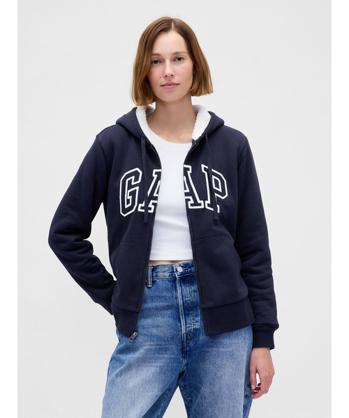 GAP(ギャップ)の「リラックスフィット Gapロゴ 裏ボア ジップアップパーカー(パーカー・レディース・ベージュ/ブラック/グレー/ネイビー・XS/XL/S/M/L/XXS)」の4枚目の写真