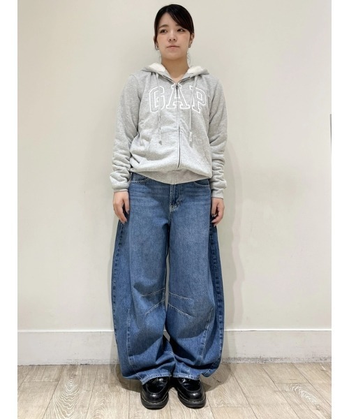 GAP(ギャップ)の「リラックスフィット Gapロゴ 裏ボア ジップアップパーカー(パーカー・レディース・ベージュ/ブラック/グレー/ネイビー・XS/XL/S/M/L/XXS)」の18枚目の写真