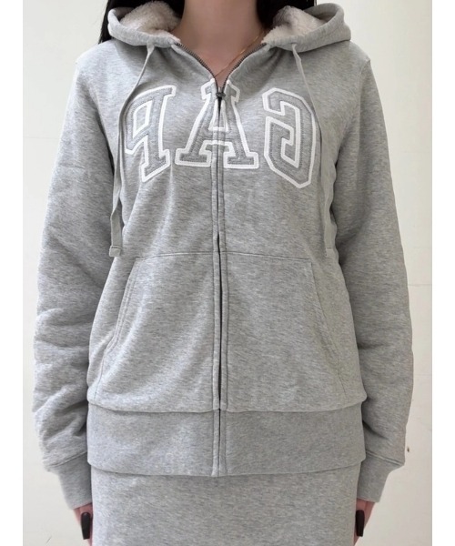 GAP(ギャップ)の「リラックスフィット Gapロゴ 裏ボア ジップアップパーカー(パーカー・レディース・ベージュ/ブラック/グレー/ネイビー・XS/XL/S/M/L/XXS)」の19枚目の写真