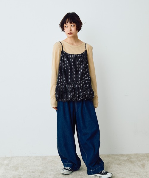 Crisp（クリスプ）の「フラワーストライプバルーンキャミ（キャミソール・レディース・ブラック/アイボリー・FREE）」の4枚目の写真