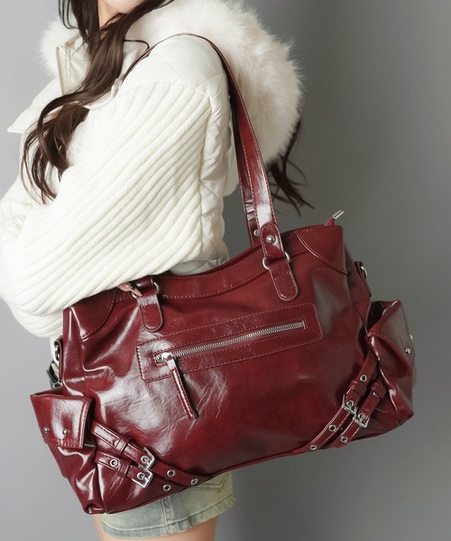 SPINNS（スピンズ）の「合皮ハンドバッグ/ショルダーバッグ/サイドハトメ（ハンドバッグ・レディース・ブラック/レッド・ONESIZE）」の2枚目の写真