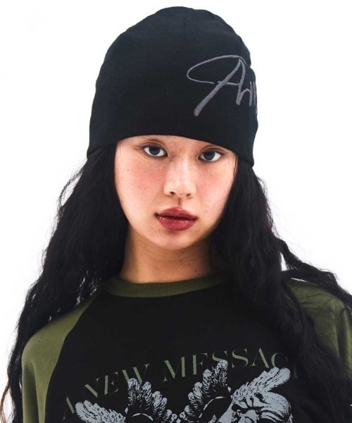 AMESWORLDWIDE（アメスワールドワイド）の「A'GEM/9 × .kom 『AMESWORLDWIDE/アメスワールドワイド』 BIG TYPO BEANIE/ビッグタイポ ビーニー（ニットキャップ/ビーニー・レディース・ブラック・FREE）」の2枚目の写真
