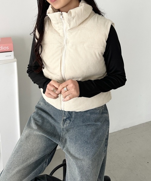 CLEA（クレア）の「スタンドカラーコーデュロイ中綿ベスト（ダウンベスト・レディース・ベージュ/ブラウン/ブラック/アイボリー・FREE）」の11枚目の写真