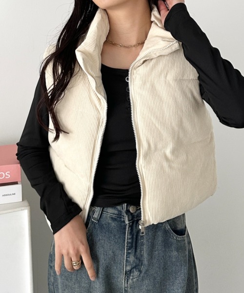 CLEA（クレア）の「スタンドカラーコーデュロイ中綿ベスト（ダウンベスト・レディース・ベージュ/ブラウン/ブラック/アイボリー・FREE）」の7枚目の写真