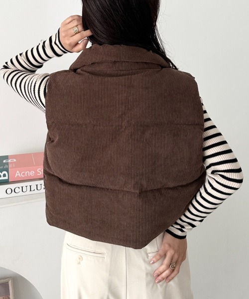 CLEA（クレア）の「スタンドカラーコーデュロイ中綿ベスト（ダウンベスト・レディース・ベージュ/ブラウン/ブラック/アイボリー・FREE）」の21枚目の写真