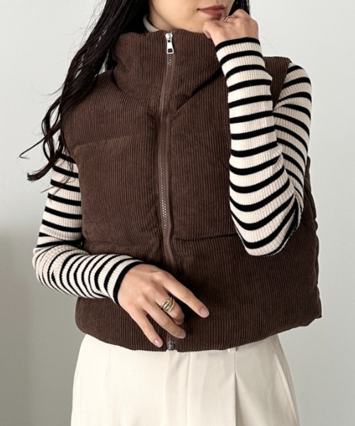 CLEA（クレア）の「スタンドカラーコーデュロイ中綿ベスト（ダウンベスト・レディース・ベージュ/ブラウン/ブラック/アイボリー・FREE）」の22枚目の写真