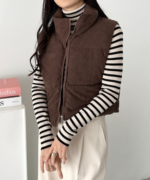 CLEA（クレア）の「スタンドカラーコーデュロイ中綿ベスト（ダウンベスト・レディース・ベージュ/ブラウン/ブラック/アイボリー・FREE）」の19枚目の写真