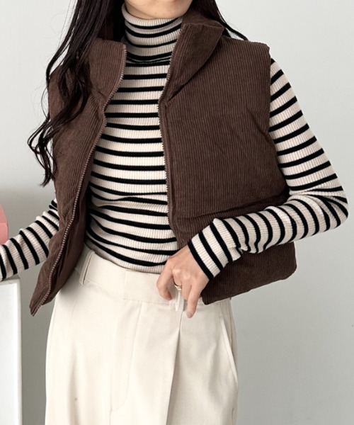 CLEA（クレア）の「スタンドカラーコーデュロイ中綿ベスト（ダウンベスト・レディース・ベージュ/ブラウン/ブラック/アイボリー・FREE）」の20枚目の写真