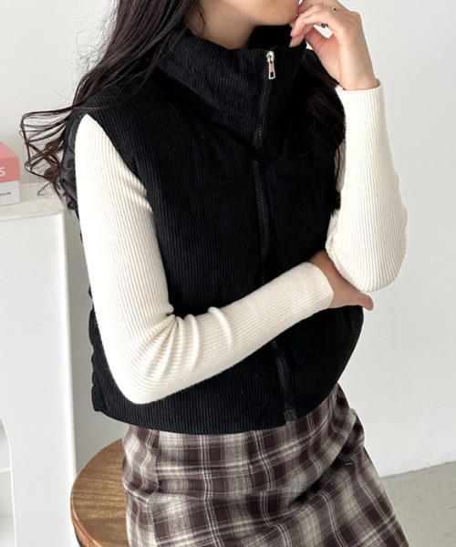 CLEA（クレア）の「スタンドカラーコーデュロイ中綿ベスト（ダウンベスト・レディース・ベージュ/ブラウン/ブラック/アイボリー・FREE）」の17枚目の写真