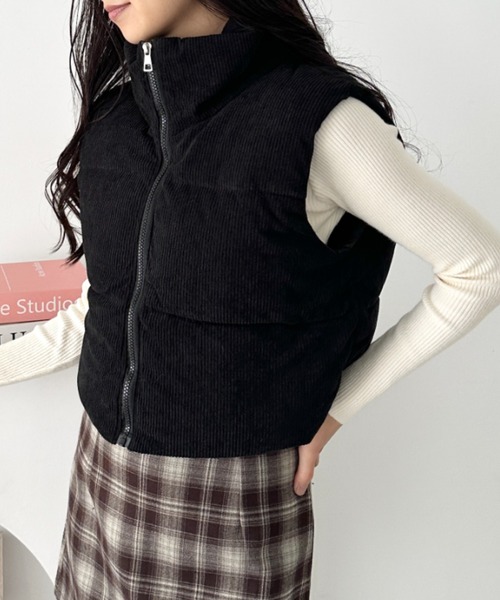 CLEA（クレア）の「スタンドカラーコーデュロイ中綿ベスト（ダウンベスト・レディース・ベージュ/ブラウン/ブラック/アイボリー・FREE）」の15枚目の写真