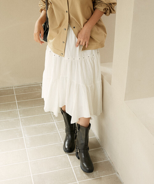 PUBLUX（パブリュクス）の「PUBLUX/パブリュクス スタッズ付き アシンメトリー ティアードスカート　限定展開（スカート・レディース・オフホワイト/ブラック・ﾌﾘ-）」の4枚目の写真