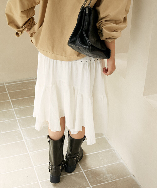 PUBLUX（パブリュクス）の「PUBLUX/パブリュクス スタッズ付き アシンメトリー ティアードスカート　限定展開（スカート・レディース・オフホワイト/ブラック・ﾌﾘ-）」の5枚目の写真