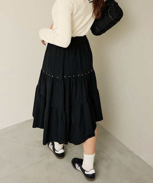 PUBLUX（パブリュクス）の「PUBLUX/パブリュクス スタッズ付き アシンメトリー ティアードスカート　限定展開（スカート・レディース・オフホワイト/ブラック・ﾌﾘ-）」の11枚目の写真
