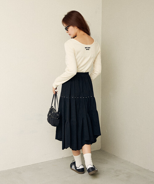 PUBLUX（パブリュクス）の「PUBLUX/パブリュクス スタッズ付き アシンメトリー ティアードスカート　限定展開（スカート・レディース・オフホワイト/ブラック・ﾌﾘ-）」の17枚目の写真