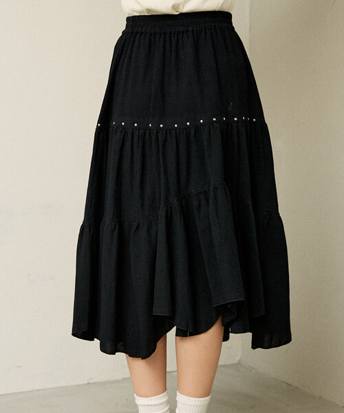 PUBLUX（パブリュクス）の「PUBLUX/パブリュクス スタッズ付き アシンメトリー ティアードスカート　限定展開（スカート・レディース・オフホワイト/ブラック・ﾌﾘ-）」の21枚目の写真