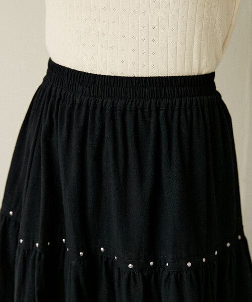 PUBLUX（パブリュクス）の「PUBLUX/パブリュクス スタッズ付き アシンメトリー ティアードスカート　限定展開（スカート・レディース・オフホワイト/ブラック・ﾌﾘ-）」の22枚目の写真