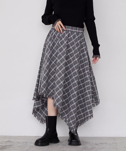 forksy.（フォルクシー）の「【forksy.】アシンメトリーバイアスチェックフリンジスカート（スカート・レディース・ブラック系/ブラウン系/グレー系・FREE）」の2枚目の写真