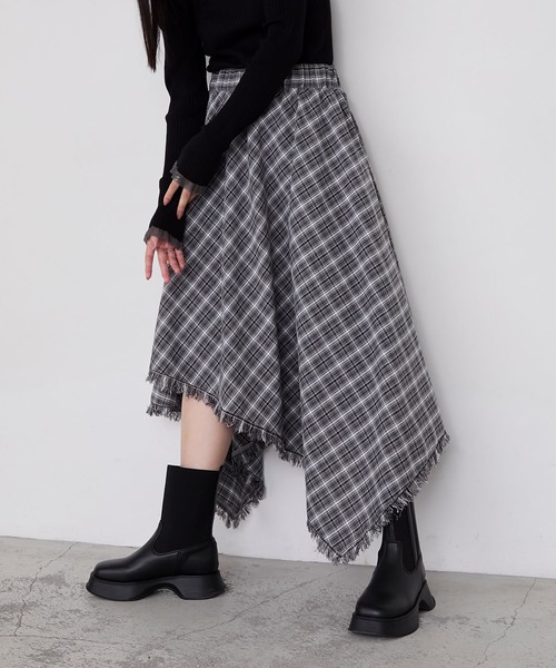 forksy.（フォルクシー）の「【forksy.】アシンメトリーバイアスチェックフリンジスカート（スカート・レディース・ブラック系/ブラウン系/グレー系・FREE）」の14枚目の写真
