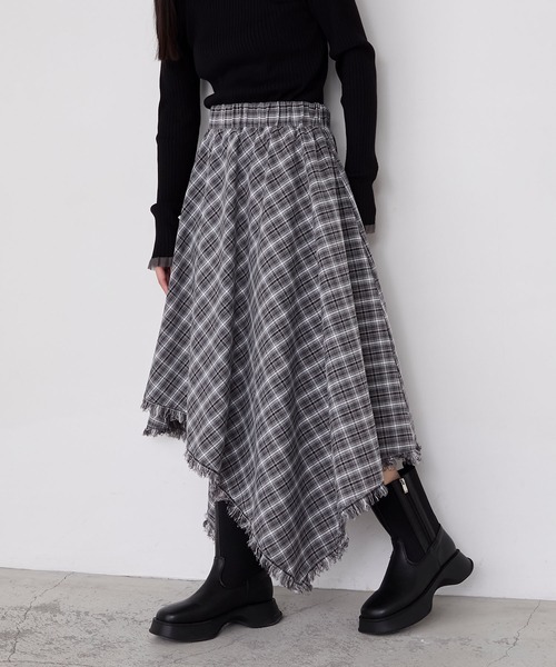 forksy.（フォルクシー）の「【forksy.】アシンメトリーバイアスチェックフリンジスカート（スカート・レディース・ブラック系/ブラウン系/グレー系・FREE）」の15枚目の写真