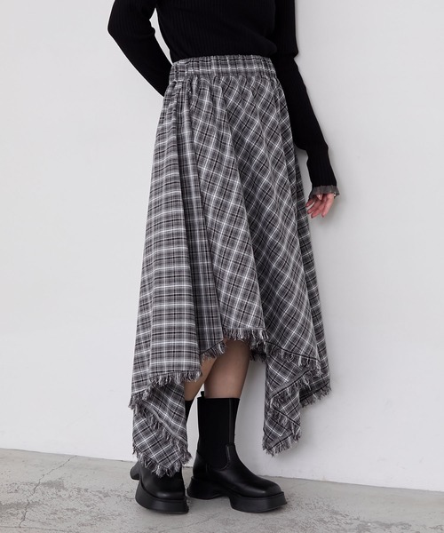 forksy.（フォルクシー）の「【forksy.】アシンメトリーバイアスチェックフリンジスカート（スカート・レディース・ブラック系/ブラウン系/グレー系・FREE）」の16枚目の写真