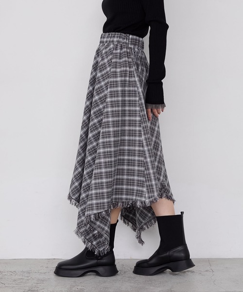 forksy.（フォルクシー）の「【forksy.】アシンメトリーバイアスチェックフリンジスカート（スカート・レディース・ブラック系/ブラウン系/グレー系・FREE）」の17枚目の写真