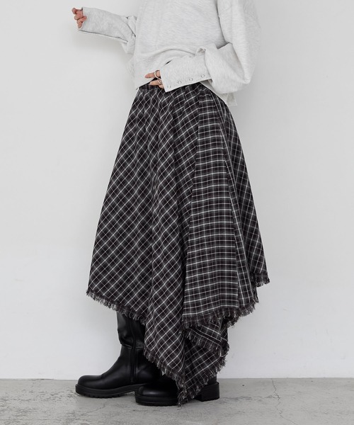 forksy.（フォルクシー）の「【forksy.】アシンメトリーバイアスチェックフリンジスカート（スカート・レディース・ブラック系/ブラウン系/グレー系・FREE）」の6枚目の写真