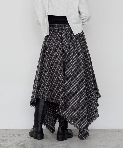 forksy.（フォルクシー）の「【forksy.】アシンメトリーバイアスチェックフリンジスカート（スカート・レディース・ブラック系/ブラウン系/グレー系・FREE）」の9枚目の写真