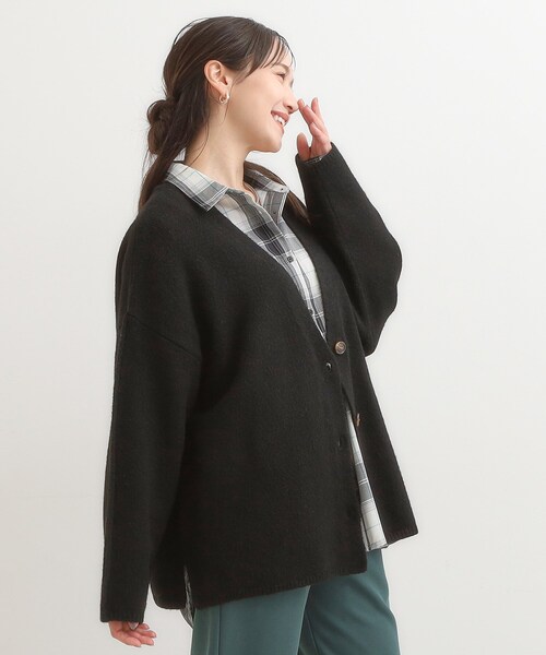 SHOO・LA・RUE(シューラルー)の「【洗濯機可】ふわっと軽く羽織れる オーバーサイズカーディガン(カーディガン/ボレロ・レディース・ブラック/ブラウン系/ライトブルー/チャコールグレー・00)」の14枚目の写真