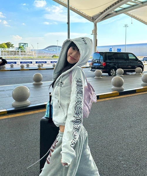 Ressaca(レサーカ)の「ショート丈バックプリントスウェットジップパーカー(パーカー・レディース・グレー/ブラック・M)」の10枚目の写真