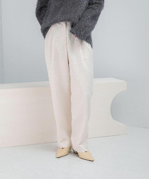 URBAN RESEARCH ROSSO WOMEN(アーバンリサーチ ロッソ)の「ジャガードタックパンツ(その他パンツ・レディース・ブラック/ホワイト・FREE)」の4枚目の写真