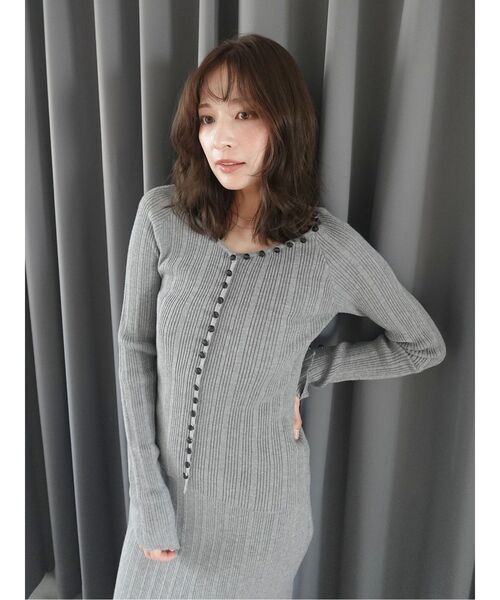 LAGUNAMOON（ラグナムーン）の「ボタンデザインニットセットアップ（ワンピース・レディース・ベージュ/ブラック/グレー・SMALL/MEDIUM）」の5枚目の写真