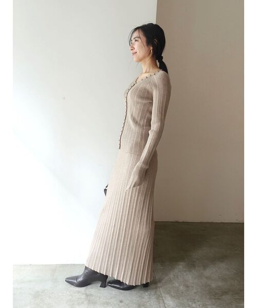 LAGUNAMOON（ラグナムーン）の「ボタンデザインニットセットアップ（ワンピース・レディース・ベージュ/ブラック/グレー・SMALL/MEDIUM）」の18枚目の写真
