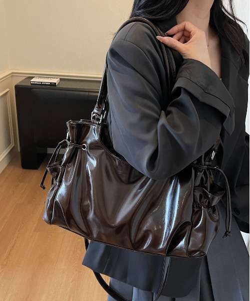 FREE STYLISTS(フリー スタイリスト)の「Y2K レトロ ショルダーバッグ 2WAY/A4対応大容量(ショルダーバッグ・レディース・ダークブラウン・FREE)」の12枚目の写真