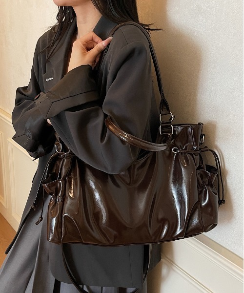 FREE STYLISTS(フリー スタイリスト)の「Y2K レトロ ショルダーバッグ 2WAY/A4対応大容量(ショルダーバッグ・レディース・ダークブラウン・FREE)」の16枚目の写真