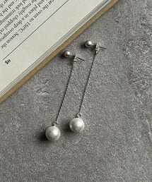 Flolia（フロリア）の「コットンパールが揺れるチェーンピアス｜大人上品デザイン ゴールド シルバー 両耳 結婚式（ピアス（両耳用））」