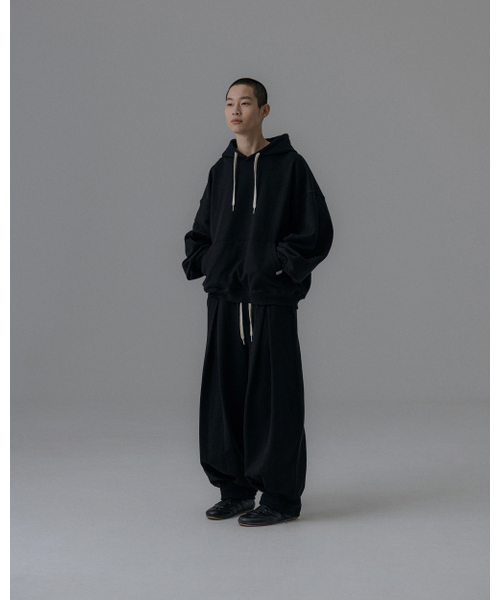 ANGLAN（アングラン）の「Valley Tuck Sweat Balloon Hoodie - Black（パーカー・メンズ・ブラック・FREE/1/2）」の5枚目の写真