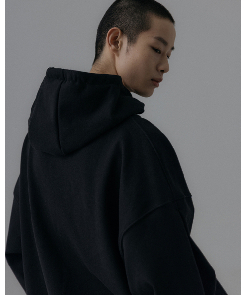 ANGLAN（アングラン）の「Valley Tuck Sweat Balloon Hoodie - Black（パーカー・メンズ・ブラック・FREE/1/2）」の3枚目の写真