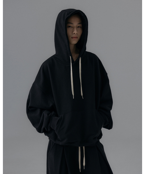 ANGLAN（アングラン）の「Valley Tuck Sweat Balloon Hoodie - Black（パーカー・メンズ・ブラック・FREE/1/2）」の2枚目の写真