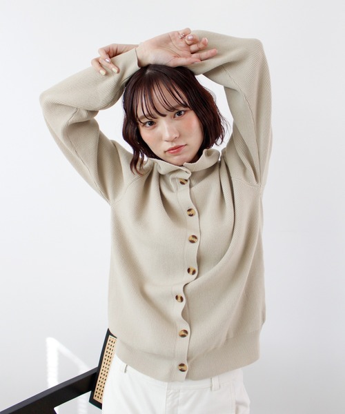 ABYS(アビス)の「ボタンデザイン2WAYハイネックニット(ニット/セーター・レディース・ベージュ/チャコールグレー/カーキ・FREE)」の10枚目の写真