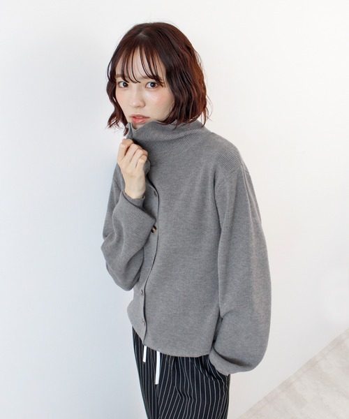ABYS(アビス)の「ボタンデザイン2WAYハイネックニット(ニット/セーター・レディース・ベージュ/チャコールグレー/カーキ・FREE)」の21枚目の写真