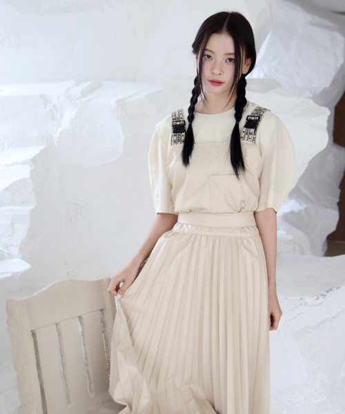 ARWW(エーアールダブリューダブリュー)の「ヌーディプリーツエプロンワンピース2size(ワンピース・レディース・その他・SMALL/MEDIUM)」の1枚目の写真