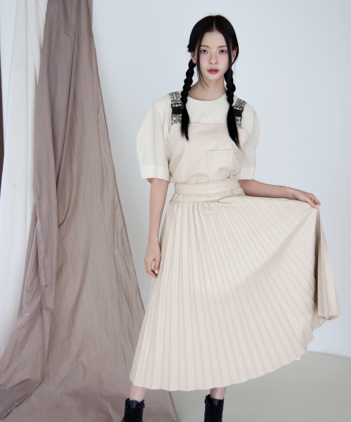 ARWW(エーアールダブリューダブリュー)の「ヌーディプリーツエプロンワンピース2size(ワンピース・レディース・その他・SMALL/MEDIUM)」の3枚目の写真