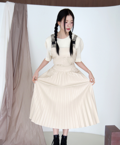 ARWW(エーアールダブリューダブリュー)の「ヌーディプリーツエプロンワンピース2size(ワンピース・レディース・その他・SMALL/MEDIUM)」の4枚目の写真