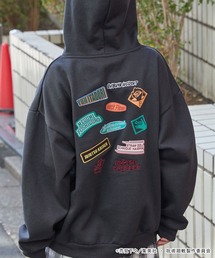 メンズのパーカー（ブラック/黒色系・バックプリント）ファッション