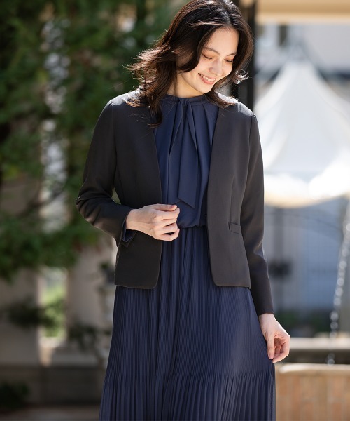 ダブルクロスノーカラージャケット+シフォンジョーゼットプリーツ