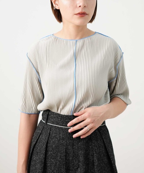 Bulue.(ブルー)の「【Bulue.】メロー配色プリーツトップス(Tシャツ/カットソー・レディース・ブラック/グレー/ベージュ/ブラウン/アイボリー・FREE)」の9枚目の写真